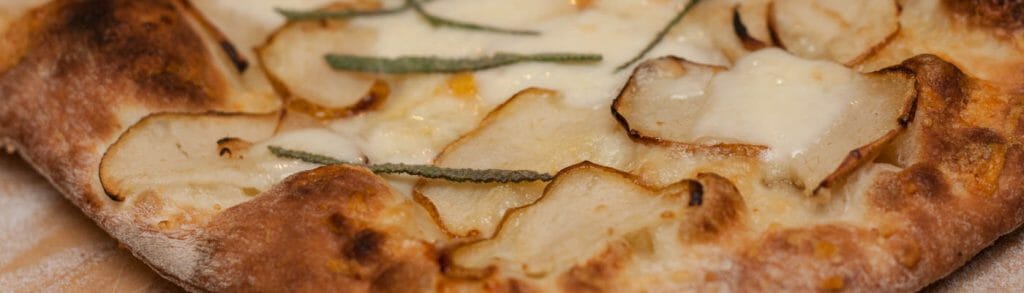 Pizza mit Birne, Taleggio zum Nachtisch