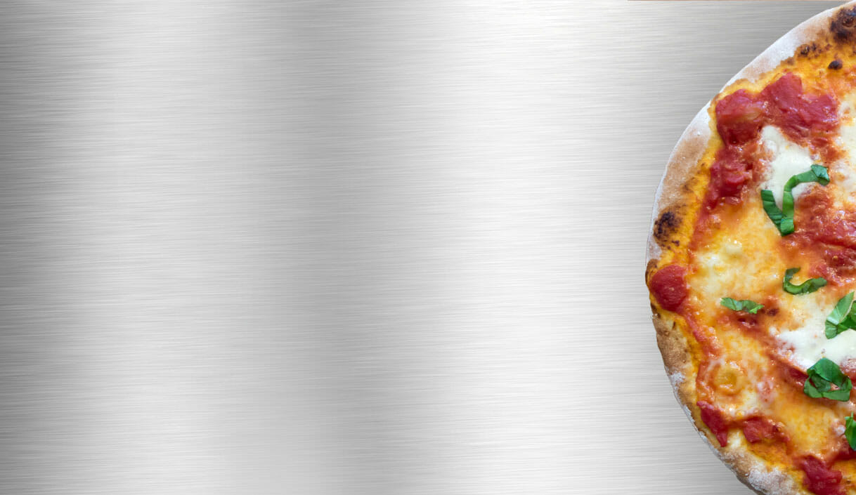 Pizzastahl - Dein Ofen-Upgrade für besseren Geschmack 4 background stahl mit Pizza