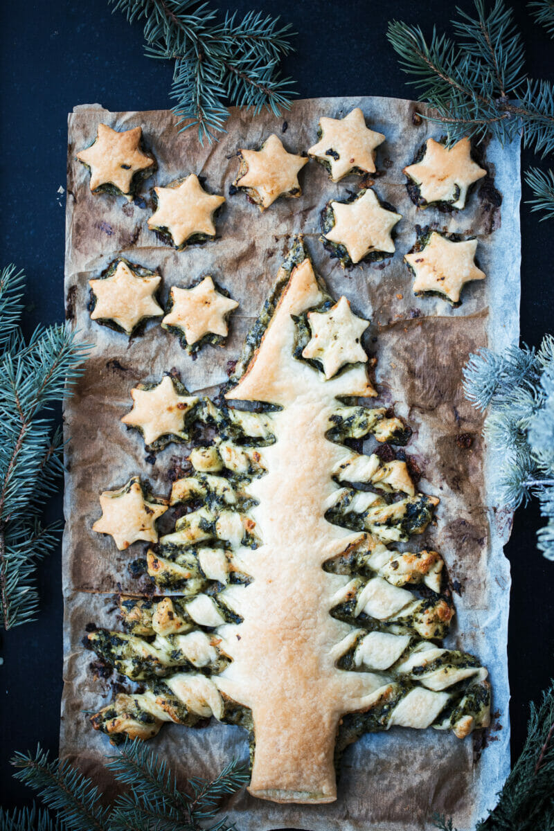 Blätterteig-Tannenbaum mit Spinatfüllung