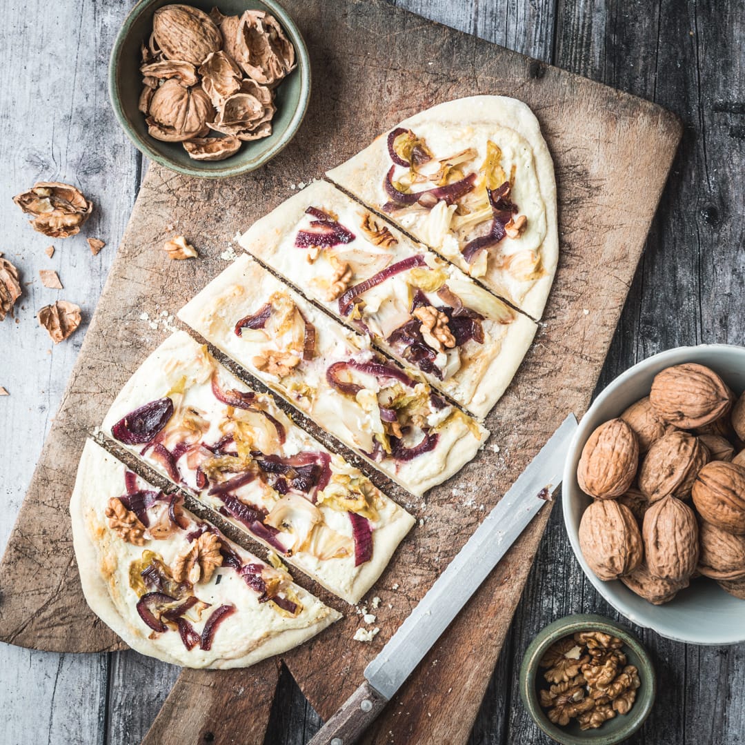 Flammkuchen mit Spitzkohl